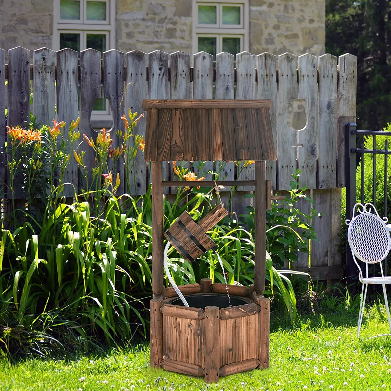 Gartenbrunnen aus Tannenholz